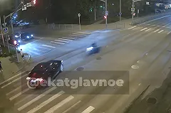 В Екатеринбурге девушка на мотоцикле на огромной скорости влетела в кроссовер