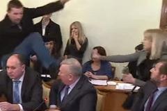 Украинский депутат напал на чиновника СБУ в прямом эфире