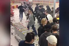 В Екатеринбурге толпа устроила штурм секонд-хенда