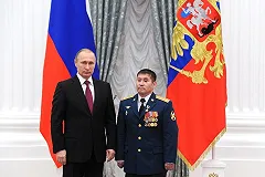 Закрывшего солдата от гранаты героя России позвали в Нацгвардию