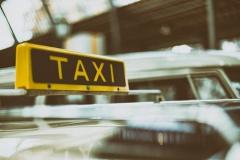 Екатеринбургский таксист дал сдачу поддельными деньгами