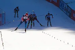 Биатлонист Шипулин попробовал себя в роли хоккеиста