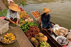 В пермском аэропорту туристок оштрафовали за ввоз ананасов и манго