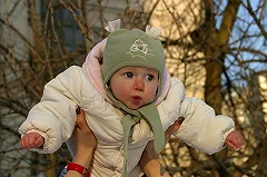 Челябинка рассказала полиции, зачем свешивала ребенка с балкона