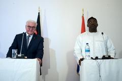 Президент Гамбии опроверг подписание меморандума с Романовской империей Бакова