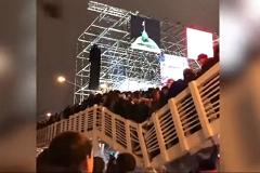 В московском Парке Горького после боя курантов обрушился мост