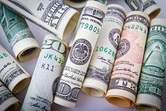 «Я в шоке»: екатеринбургский банк продаёт доллары и евро по 160 рублей