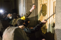 "Правый сектор" едва не взял штурмом Верховную Раду