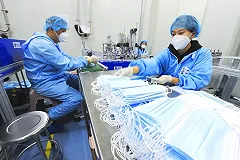 Екатеринбургский производитель медицинских масок объяснил их дефицит