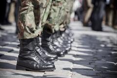 В Госдуме предложили отменить возрастное ограничение для военной службы по контракту