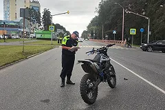 В Заречном 18-летний водитель питбайка сбил женщину на пешеходном переходе