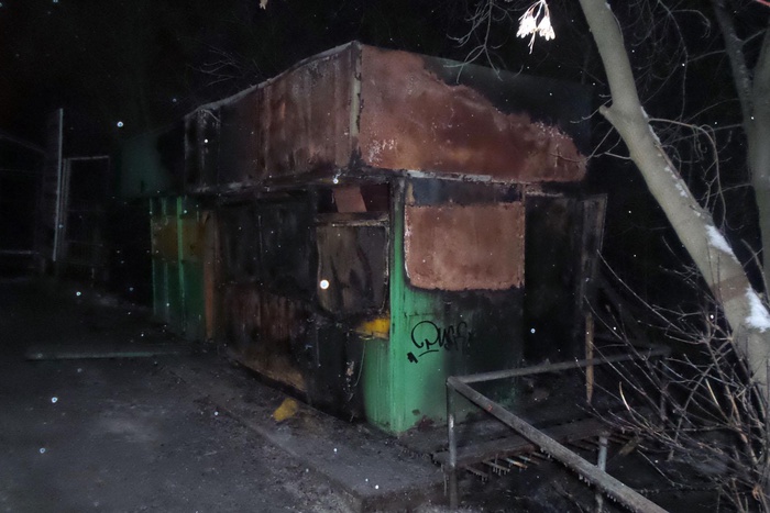 Бесхозный киоск сгорел минувшей ночью возле входа в ЦПКиО