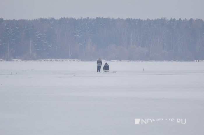 Бессмертные рыбаки вышли на лед в Екатеринбурге