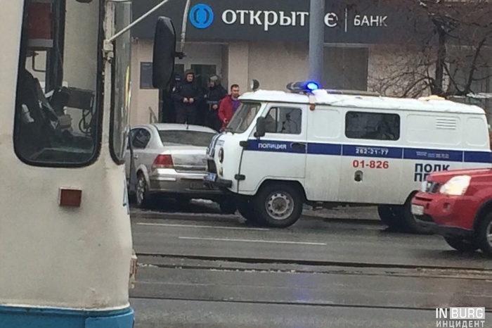 В Екатеринбурге при нападении на банк убит посетитель