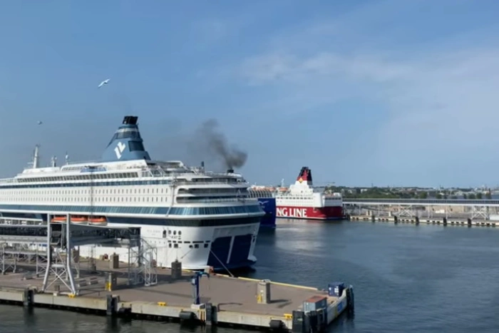 Запертых на круизном судне беженцев с Украины возмутил русскоязычный экипаж