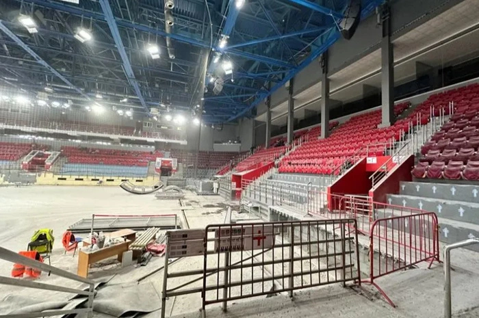 В Екатеринбурге начали разбирать КРК «Уралец»