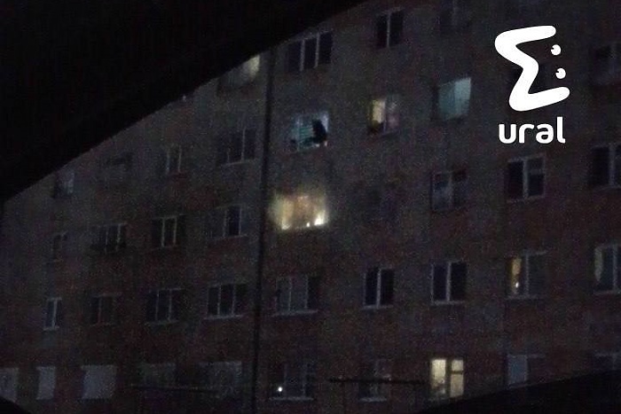 Мать выкинула младенца из окна в Асбесте. Она спасала его от огня