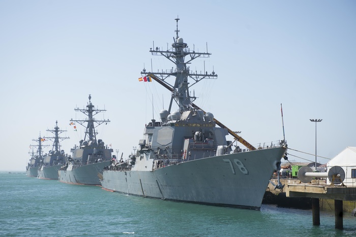ВМС США объяснили появление двух своих эсминцев в Черном море