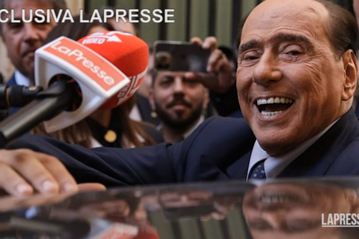LaPresse: Берлускони и Путин обменялись подарками