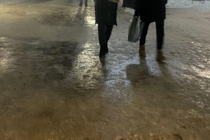 Алексей Бубнов рассказал, почему в Екатеринбурге скользкие тротуары