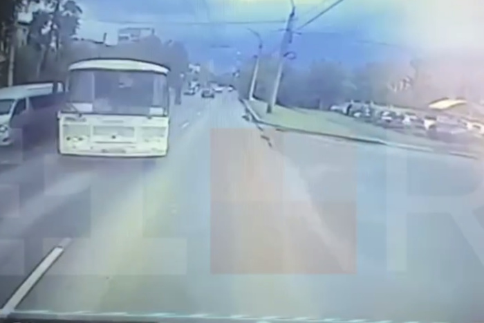 В Екатеринбурге травматологи спасли руку пассажирке после резонансного ДТП с автобусом