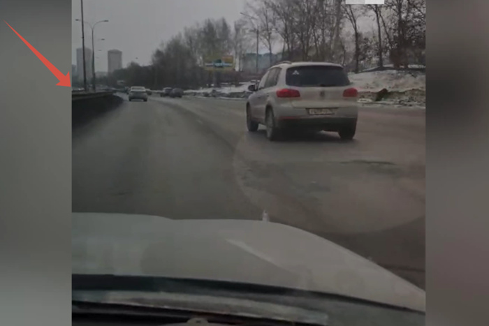 На важной дороге Екатеринбурга снизили скорость. Причина вас удивит
