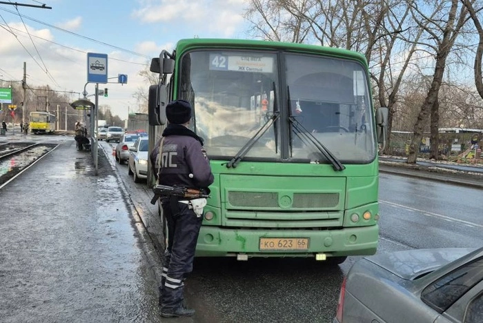 В Екатеринбурге машрутный ПАЗ сбил на Вторчермете пьяного пешехода