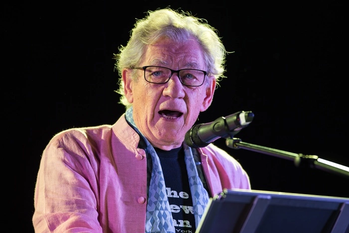 Гэндальф прилетел в Екатеринбург и сразу нарушил закон