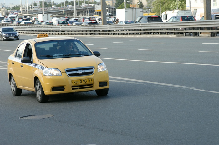 Полиция Екатеринбурга проверяет сообщение об избиении пассажира таксистом