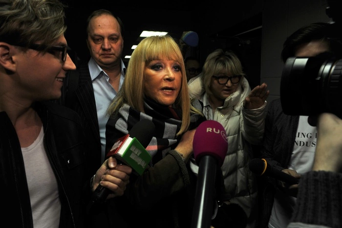 Автор петиции против голубых огоньков извинился перед Пугачевой