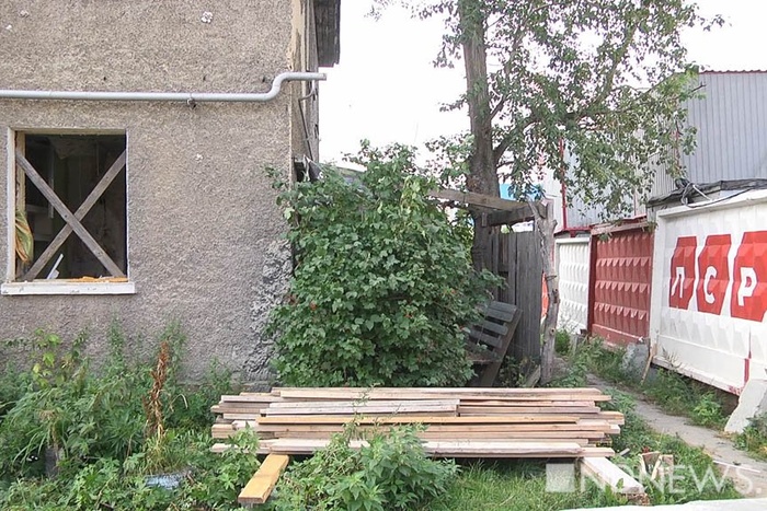 В расселенном доме-«бастионе» на Начдива Васильева нашли труп