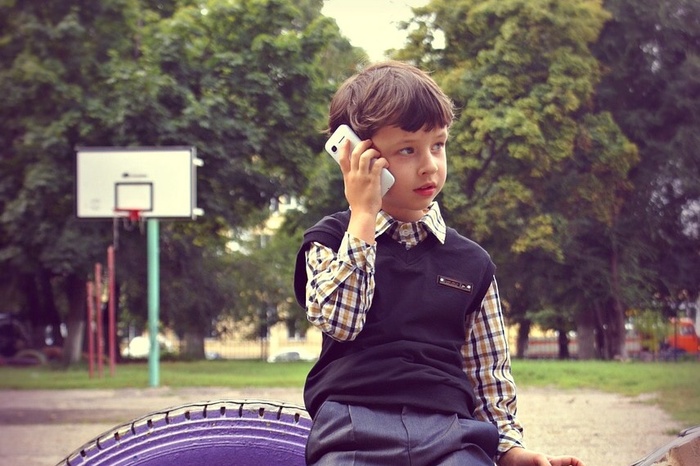 65% школ Свердловской области отказались от смартфонов на уроках