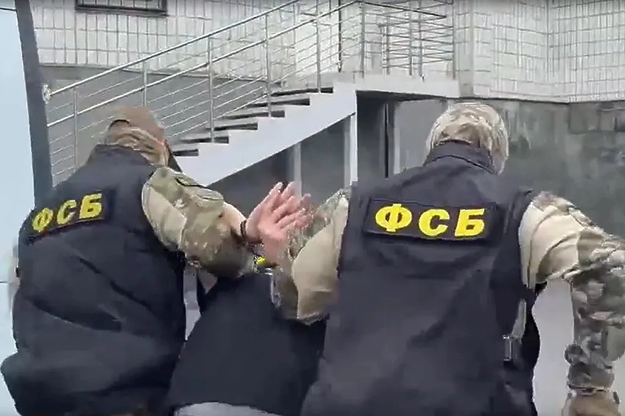 В Свердловской области задержали подростка, вербовавшего сверстников для работы на Украину