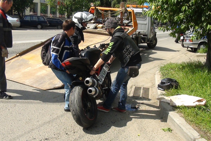 В Екатеринбурге в дорожно- транспортном происшествии пострадал мотоциклист