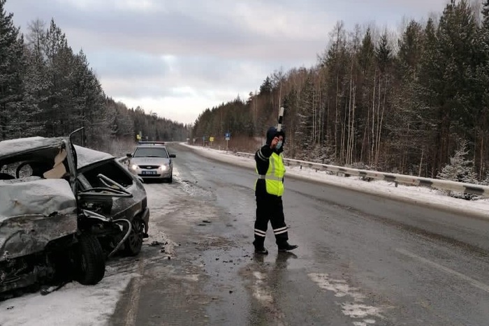 На трассе Екатеринбург — Серов в лобовом столкновении погиб молодой водитель