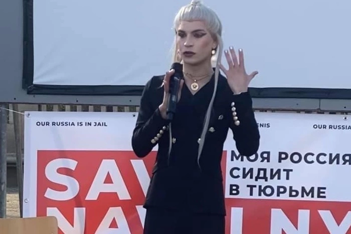 Сбежавший в Берлин ЛГБТ-юрист из Екатеринбурга пожаловался на Красовского из-за слов про Мойку