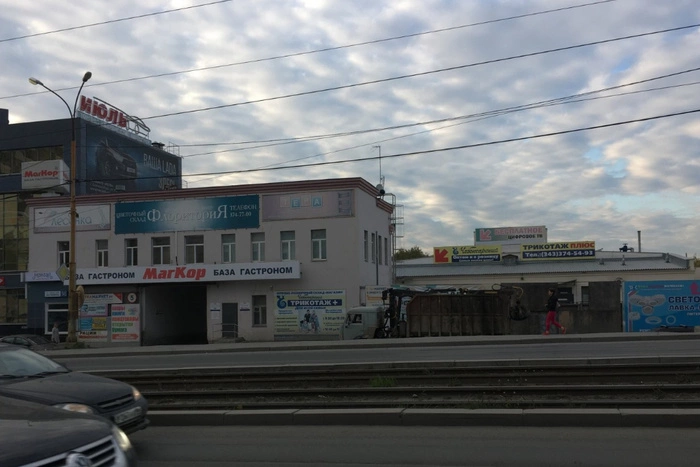 У моста на ЖБИ сровняли с землёй легендарные склады