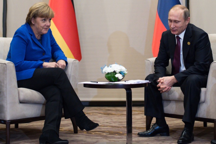 The Times сообщила о передаче Меркель спецслужбам Британии данных о Путине