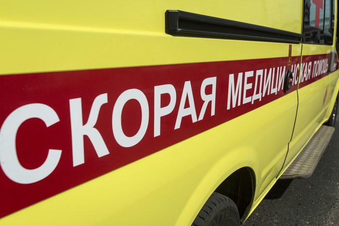 При обрушении кровли цеха в Екатеринбурге погиб один человек и семеро пострадали