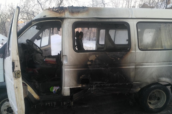 «ГАЗель» с пассажирами вспыхнула после ДТП в Новоуральске