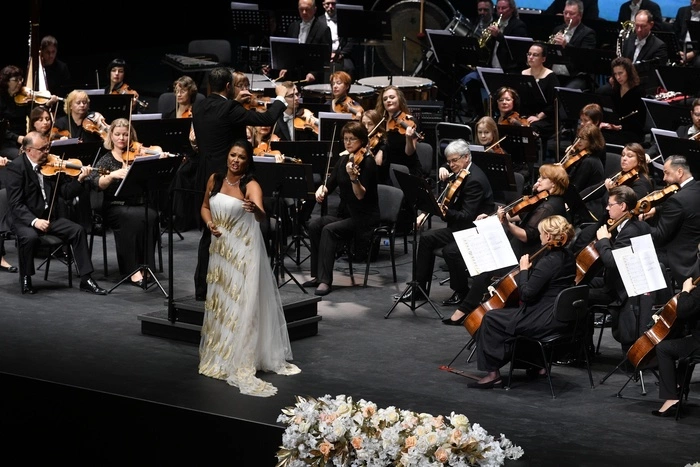 Оперные мегазвезды открыли конгресс-центр, построенный за 10 млрд