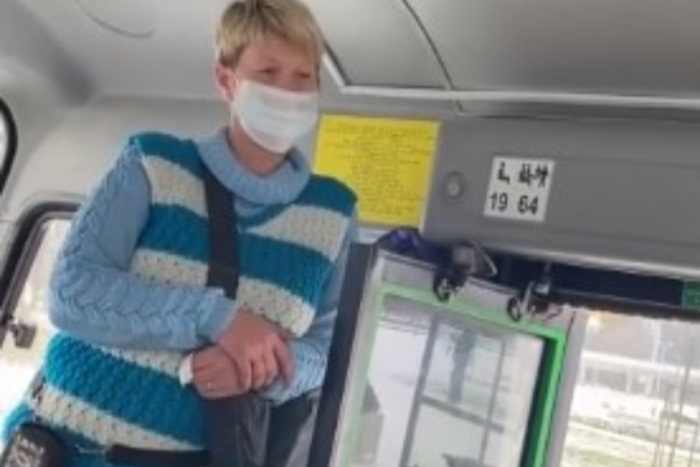 «Всему верите, дураки!»: екатеринбурженка устроила очередной скандал в автобусе из-за маски