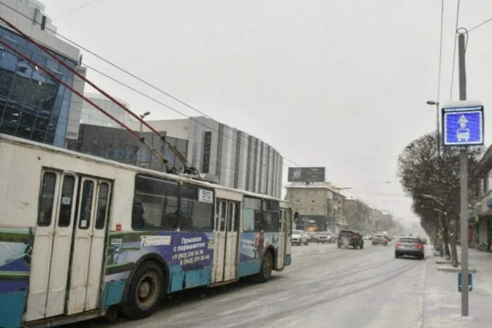 В центре Екатеринбурга появилась выделенка для транспорта. Но она будет исчезать по ночам