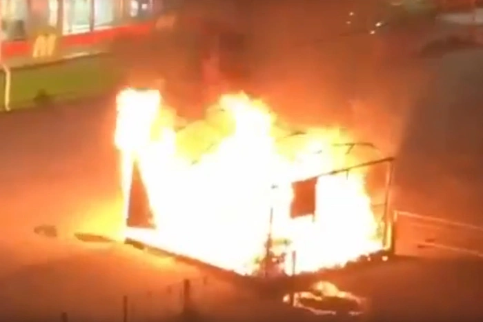 В Нижнем Тагиле неизвестный в маске попытался сжечь магазин