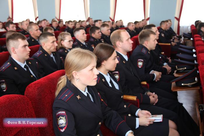 Свердловский гарнизон полиции пополнился 84 выпускниками УрЮИ МВД России