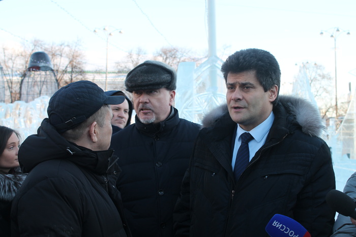 Высокинский пообещал журналистам лично протестировать горку в ледовом городке