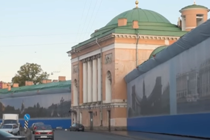 Уроженец Чечни вывернул руку сотруднице полиции в центре Петербурга