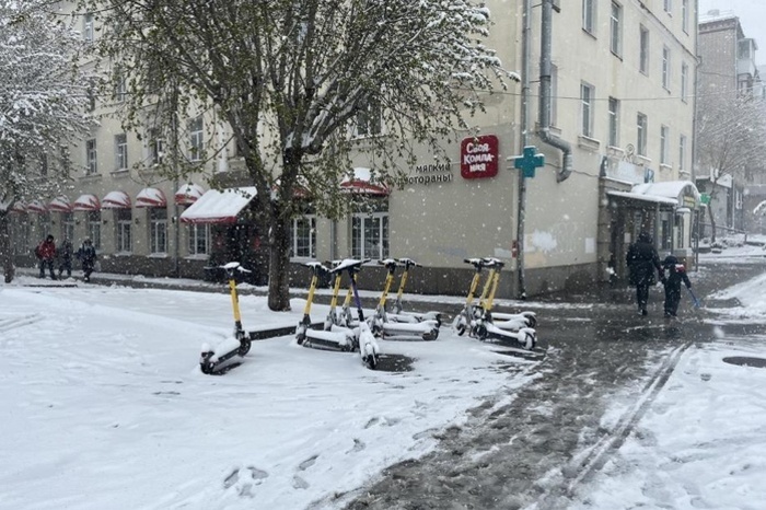 Власти Екатеринбурга отказались полностью запрещать электросамокаты в городе
