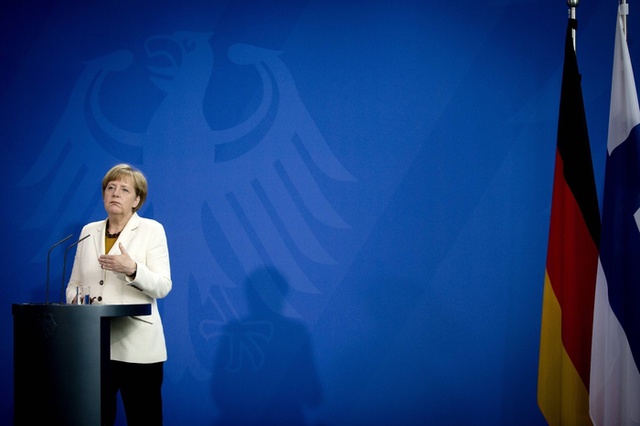 Меркель выступила против отмены антироссийских санкций