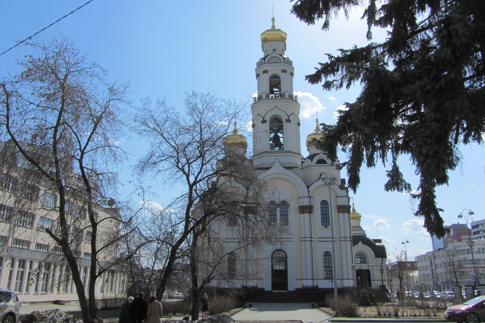 В Екатеринбурге полиция оцепила храм Большой Златоуст